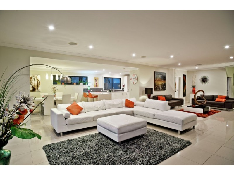 87 Te Peters Drive, Broadbeach Waters QLD 4218