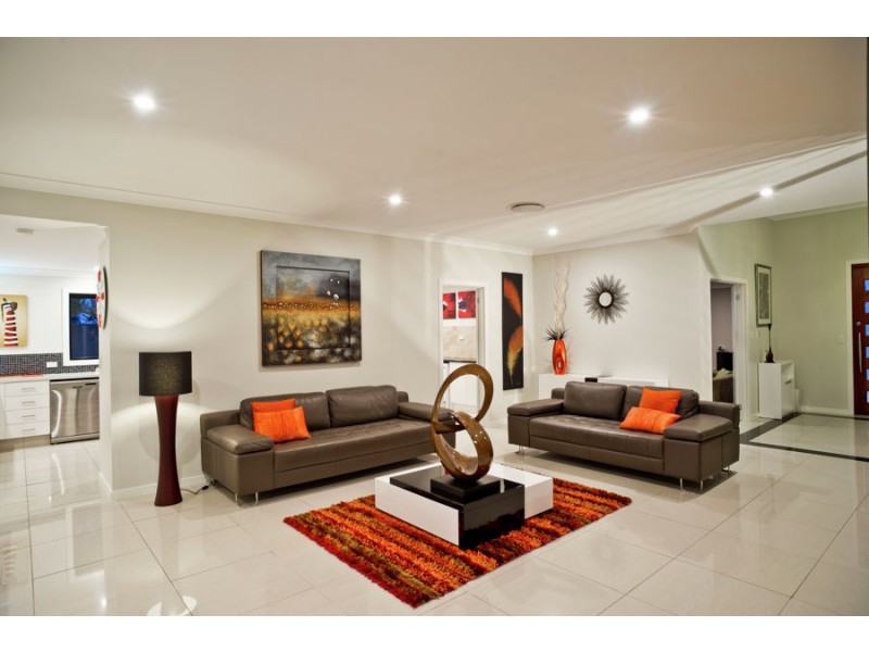 87 Te Peters Drive, Broadbeach Waters QLD 4218