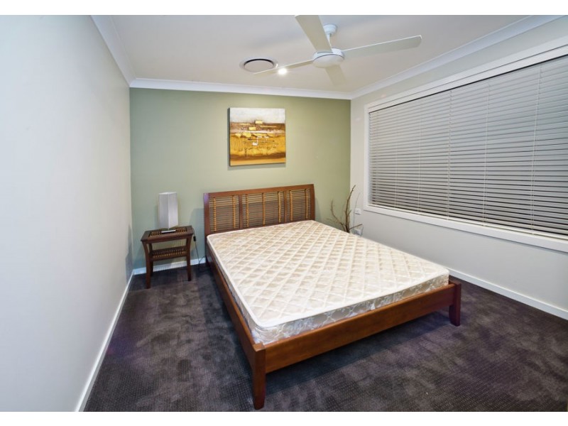 87 Te Peters Drive, Broadbeach Waters QLD 4218