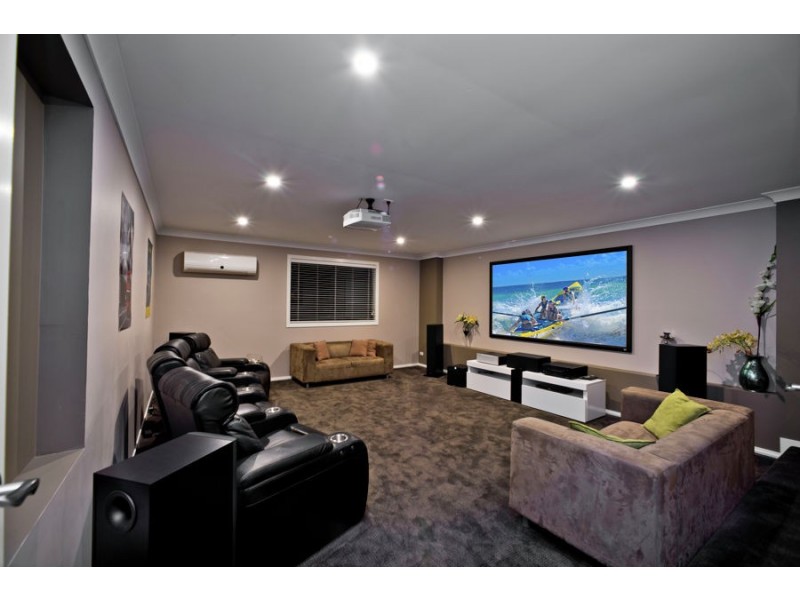 87 Te Peters Drive, Broadbeach Waters QLD 4218