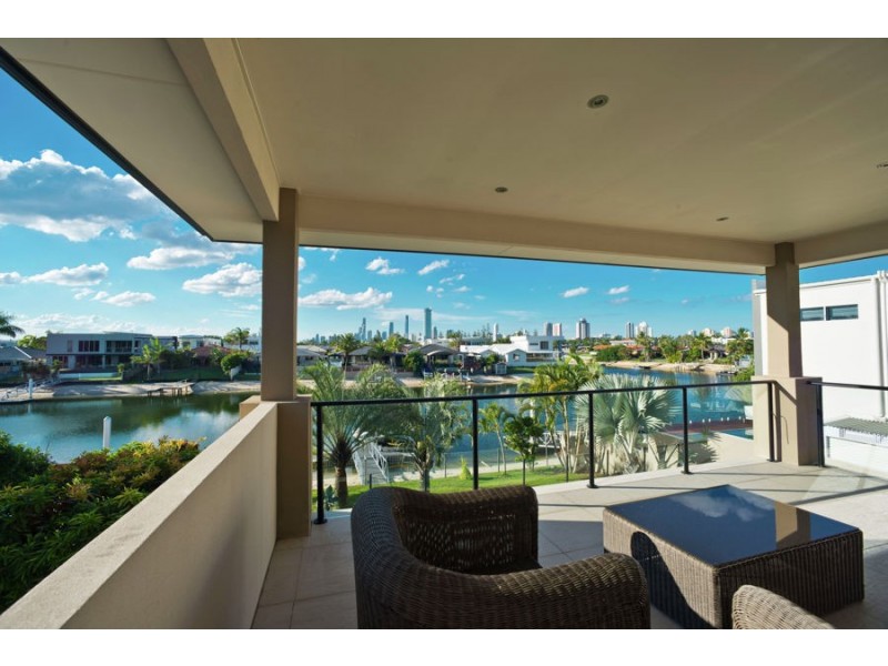 87 Te Peters Drive, Broadbeach Waters QLD 4218