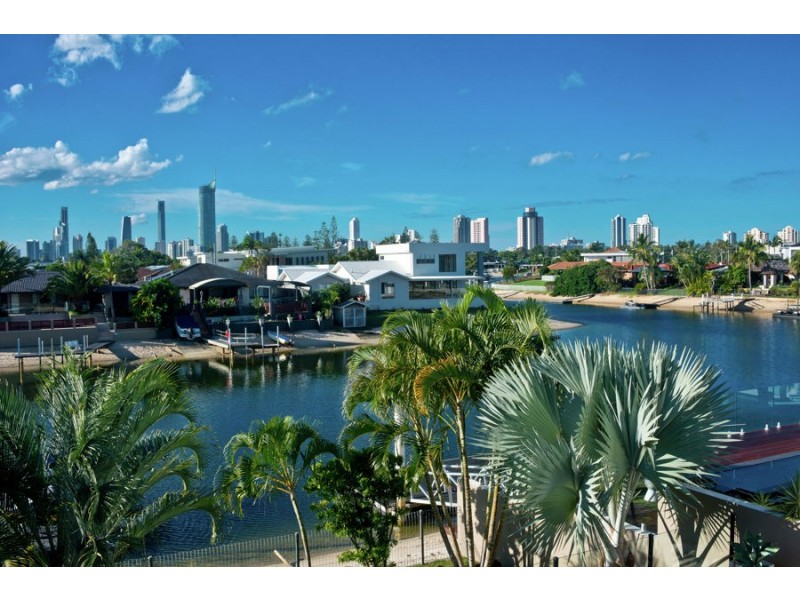 87 Te Peters Drive, Broadbeach Waters QLD 4218