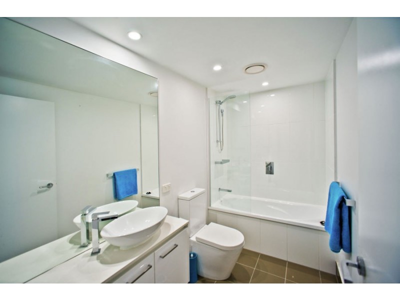 219/19 Imperial Parade, Labrador QLD 4215