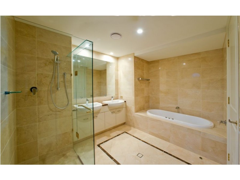 19/42-44 Brighton Parade, Southport QLD 4215