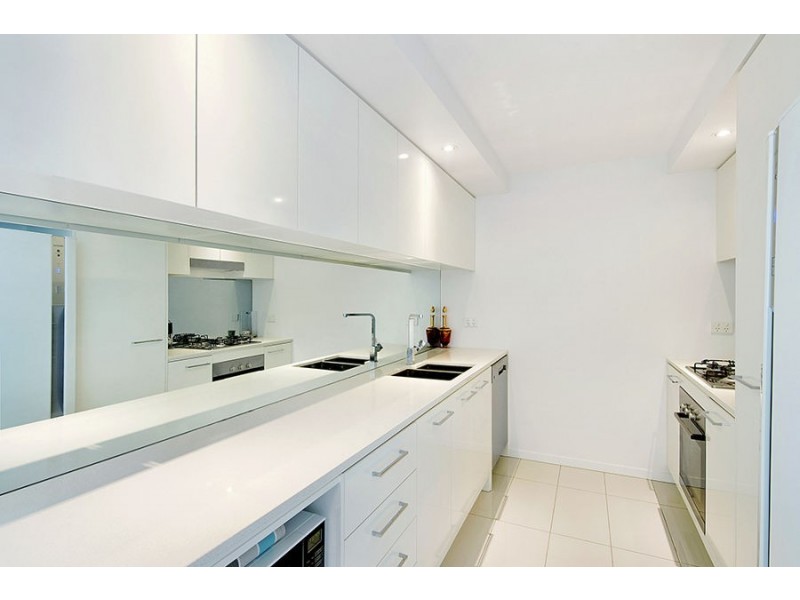 606 20 Labrador St, Labrador QLD 4215