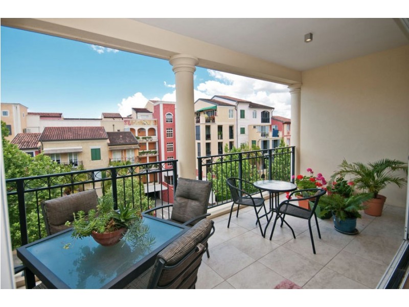 1035/ 3029 The Boulevard, Carrara QLD 4211