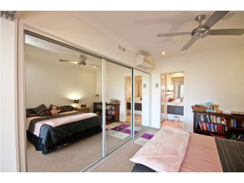 1035/ 3029 The Boulevard, Carrara QLD 4211