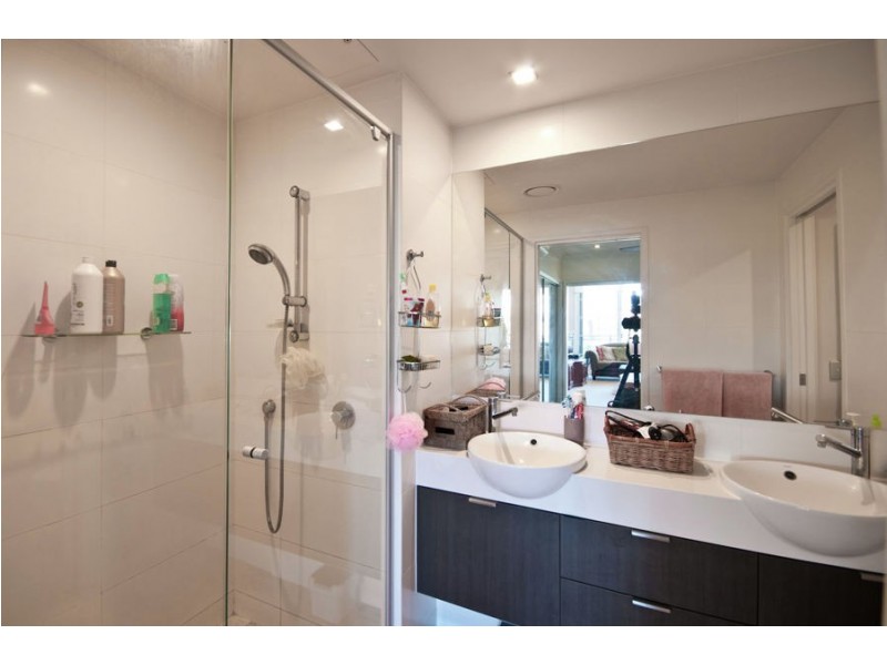 1035/ 3029 The Boulevard, Carrara QLD 4211