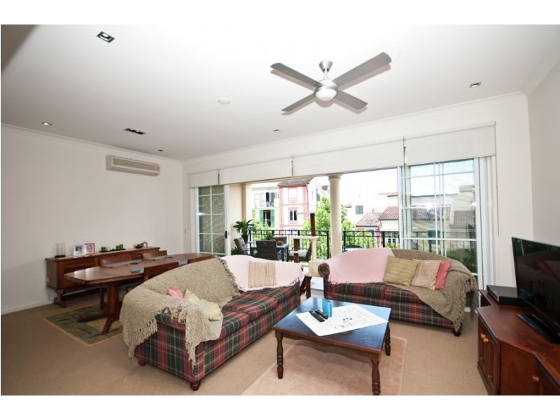 1035/ 3029 The Boulevard, Carrara QLD 4211