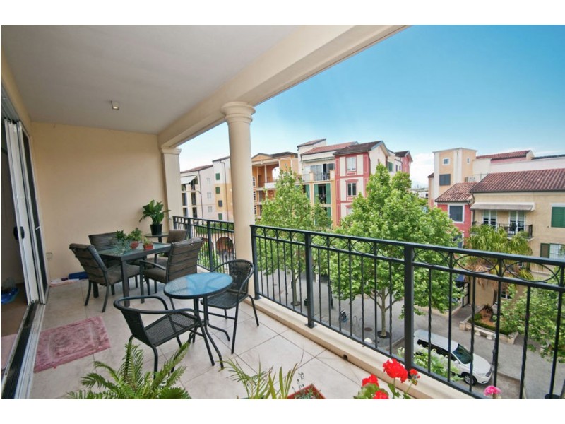 1035/ 3029 The Boulevard, Carrara QLD 4211