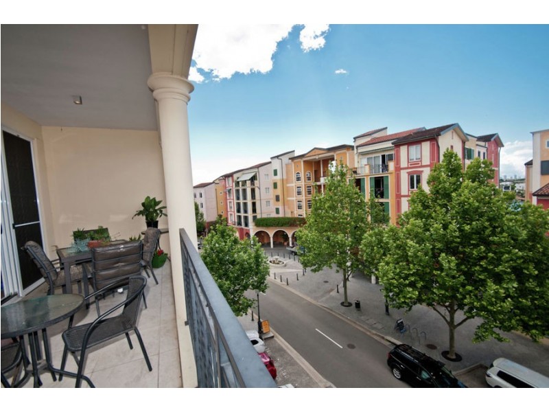 1035/ 3029 The Boulevard, Carrara QLD 4211