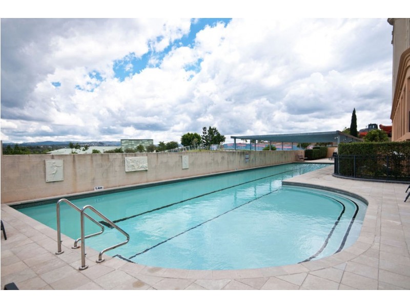 1035/ 3029 The Boulevard, Carrara QLD 4211