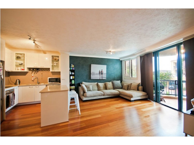 11/2 Fraser Avenue, Miami QLD 4220