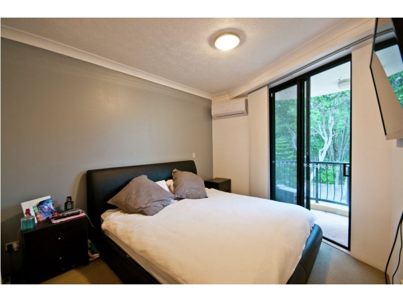 11/2 Fraser Avenue, Miami QLD 4220