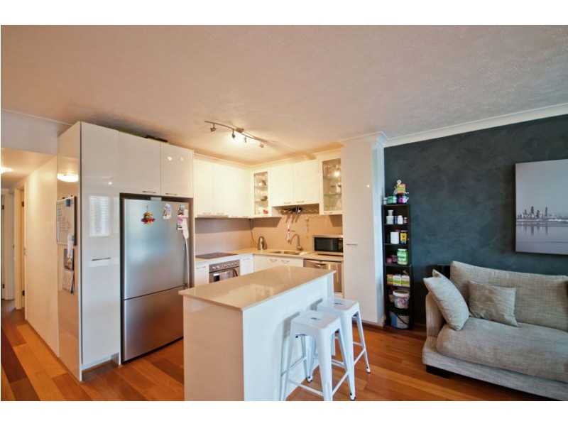 11/2 Fraser Avenue, Miami QLD 4220