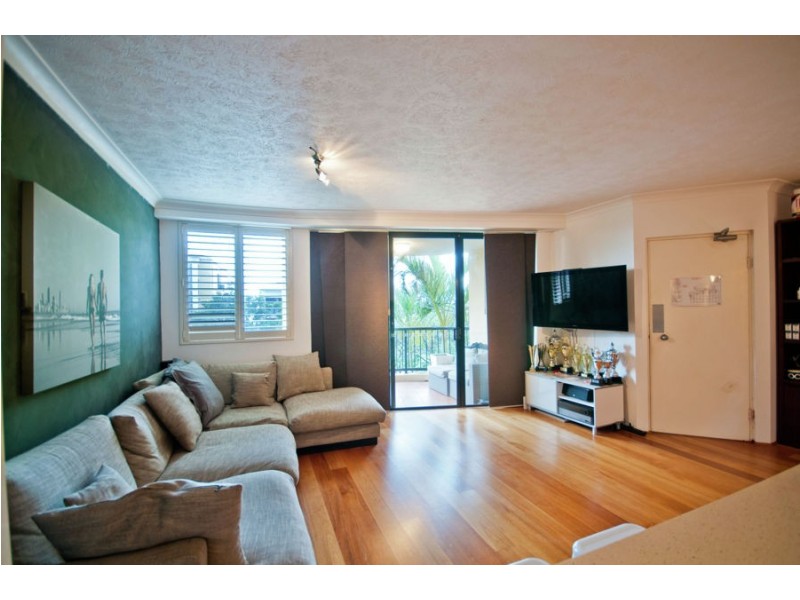 11/2 Fraser Avenue, Miami QLD 4220