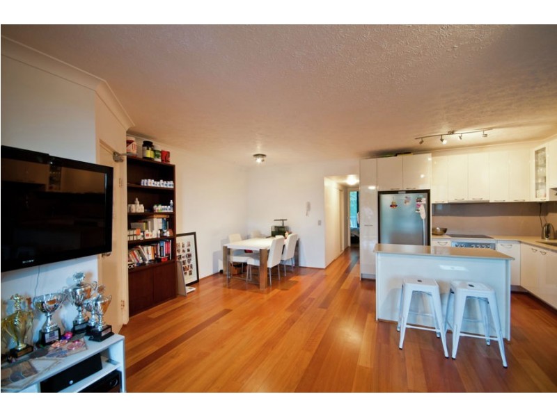 11/2 Fraser Avenue, Miami QLD 4220