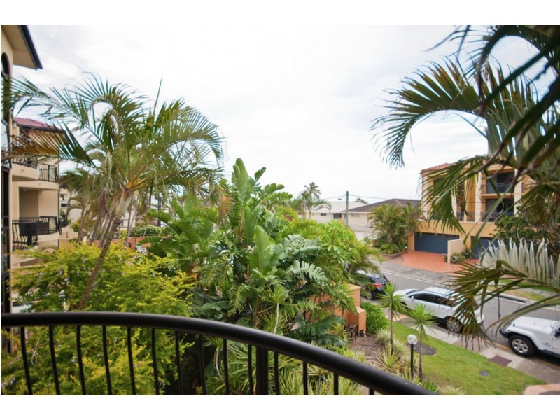 11/2 Fraser Avenue, Miami QLD 4220