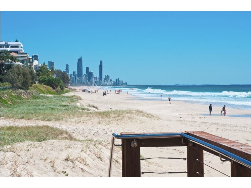 11/2 Fraser Avenue, Miami QLD 4220