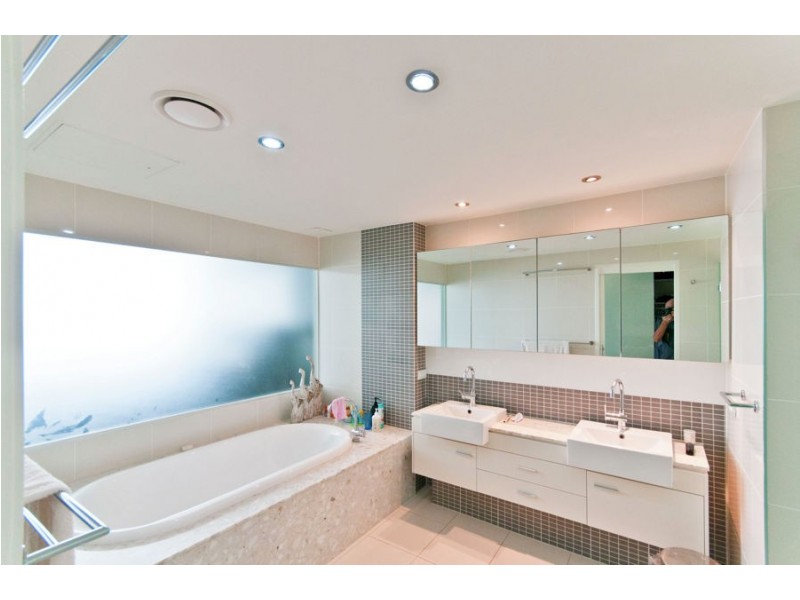 21/120 Surf Parade, Broadbeach QLD 4218