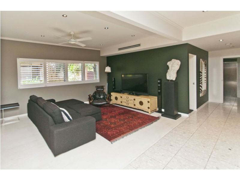 21/120 Surf Parade, Broadbeach QLD 4218