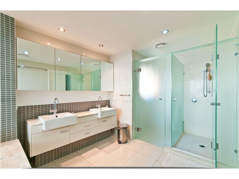 21/120 Surf Parade, Broadbeach QLD 4218