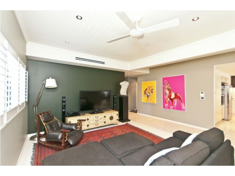 21/120 Surf Parade, Broadbeach QLD 4218