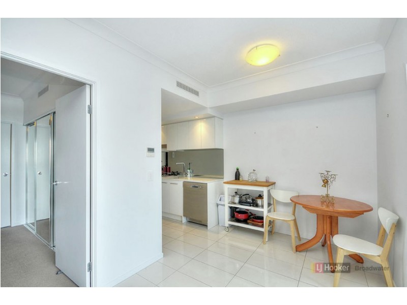 708/20 Labrador Street, Labrador QLD 4215