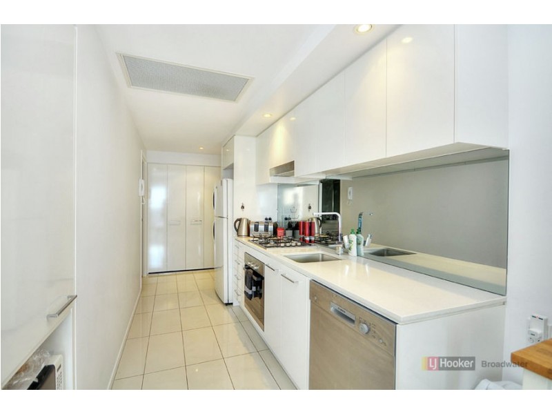 708/20 Labrador Street, Labrador QLD 4215