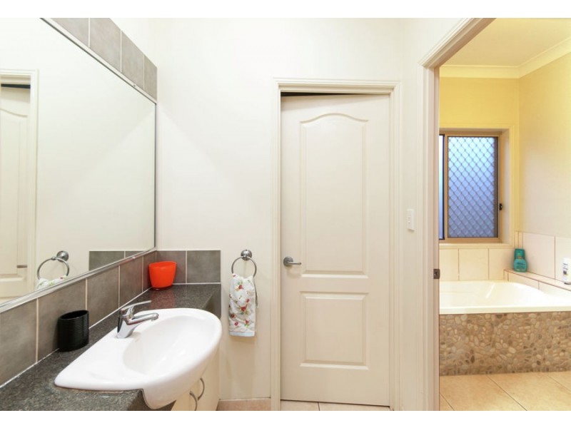 28 Hillridge Crescent, Varsity Lakes QLD 4227