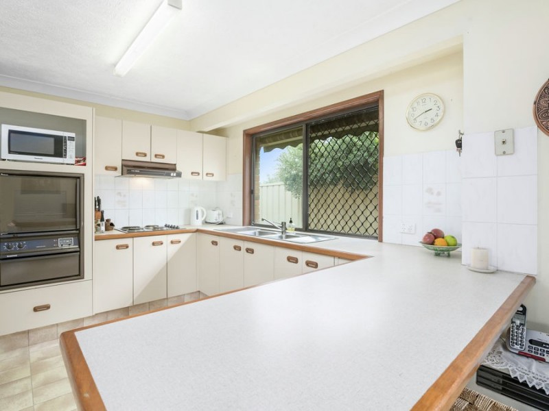 7 Honeywood Court, Burleigh Waters QLD 4220