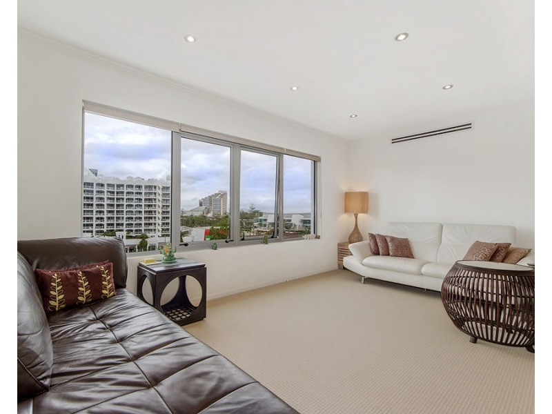 15/120 Surf Parade, Broadbeach QLD 4218