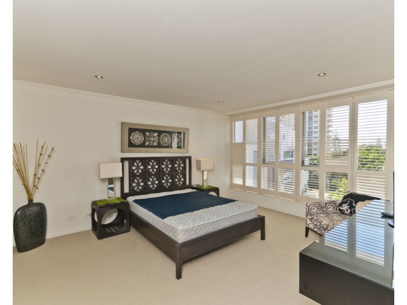 15/120 Surf Parade, Broadbeach QLD 4218
