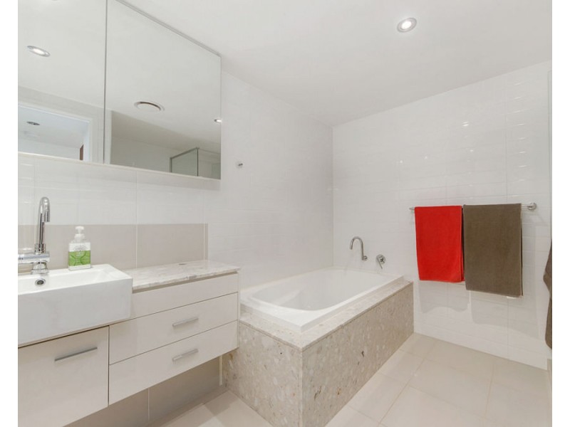 15/120 Surf Parade, Broadbeach QLD 4218