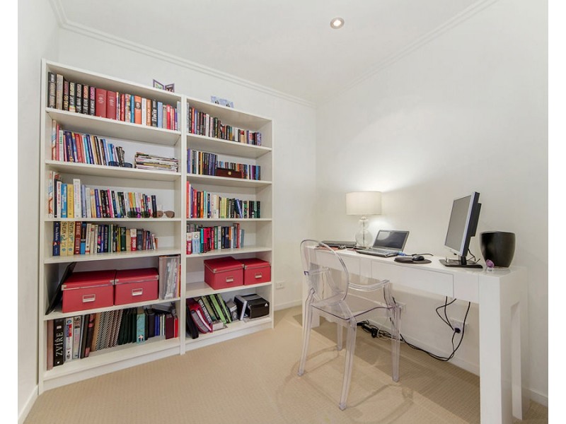 15/120 Surf Parade, Broadbeach QLD 4218