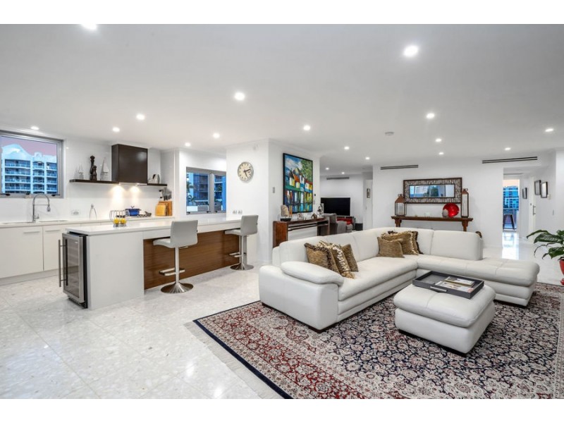 9 120 Surf Parade, Broadbeach QLD 4218