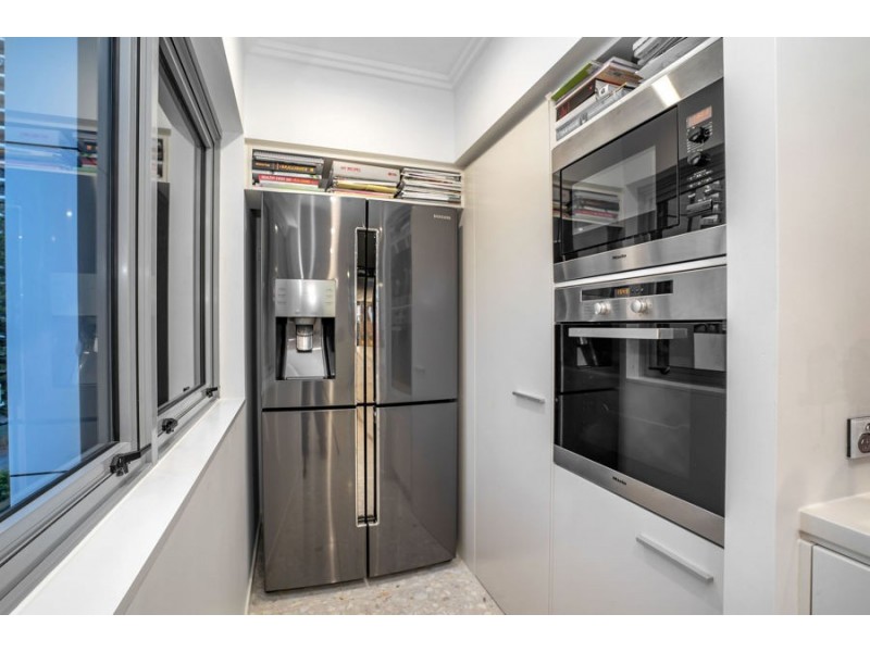 9 120 Surf Parade, Broadbeach QLD 4218