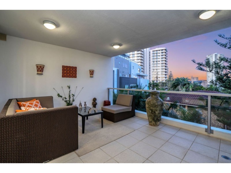 9 120 Surf Parade, Broadbeach QLD 4218