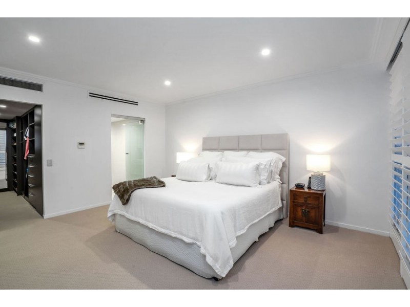 9 120 Surf Parade, Broadbeach QLD 4218