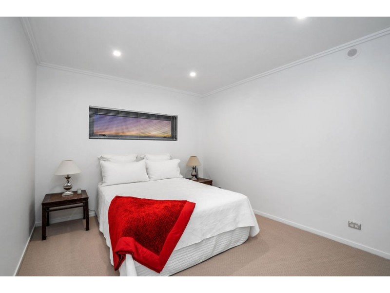 9 120 Surf Parade, Broadbeach QLD 4218