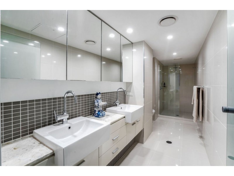 9 120 Surf Parade, Broadbeach QLD 4218