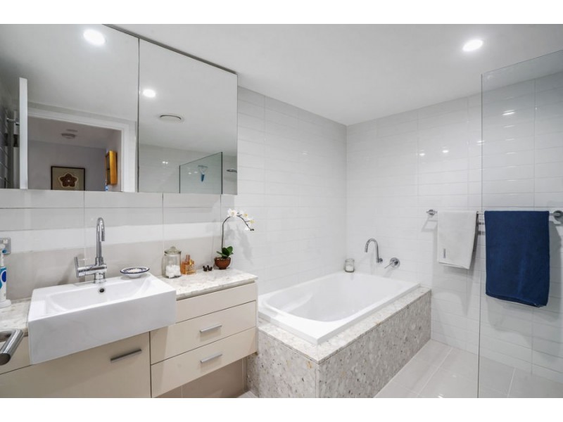 9 120 Surf Parade, Broadbeach QLD 4218