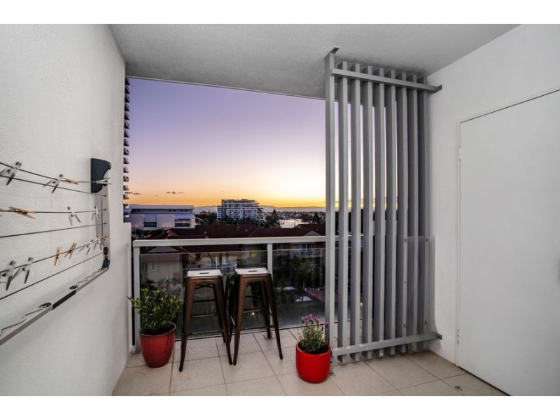 9 120 Surf Parade, Broadbeach QLD 4218