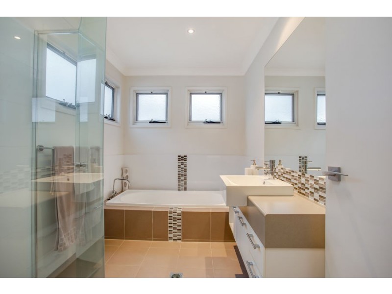 Unit 3/1 Cape Martin Lane, Varsity Lakes QLD 4227