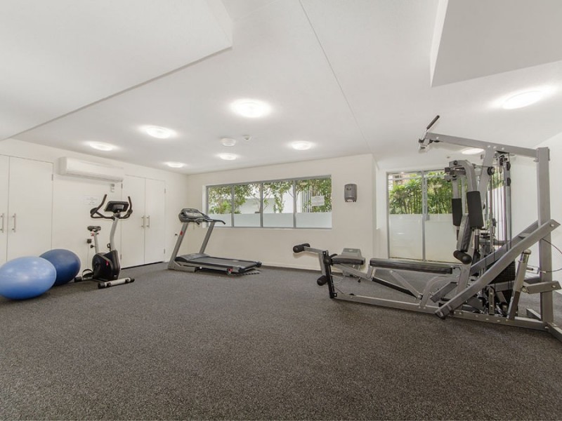 Unit 9 120 Surf Parade, Broadbeach QLD 4218