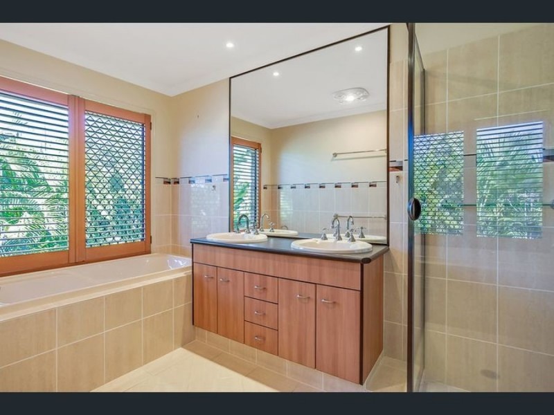 2 Sagitta Place, Robina QLD 4226