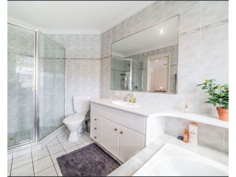 8 Bushlark Street, Varsity Lakes QLD 4227