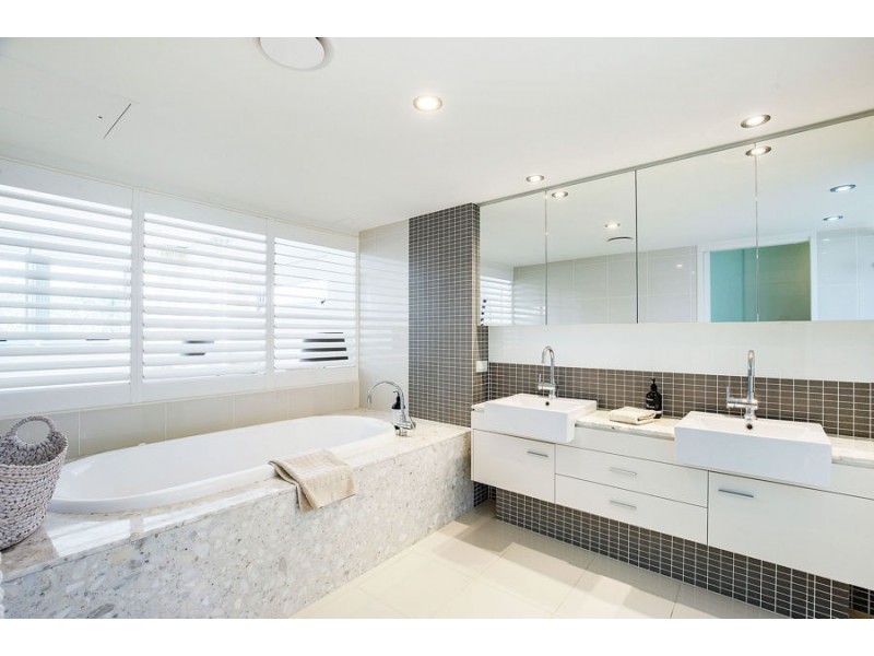 23/120 Surf Parade, Broadbeach QLD 4218