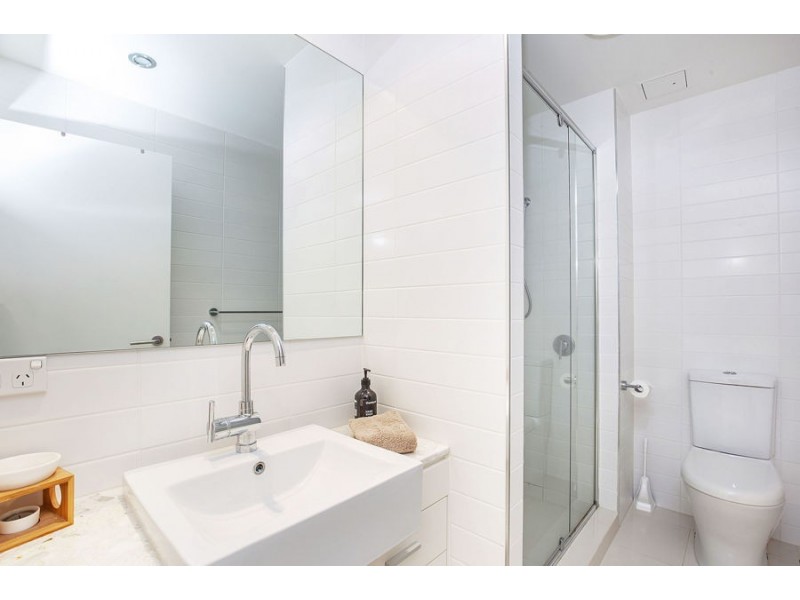 23/120 Surf Parade, Broadbeach QLD 4218