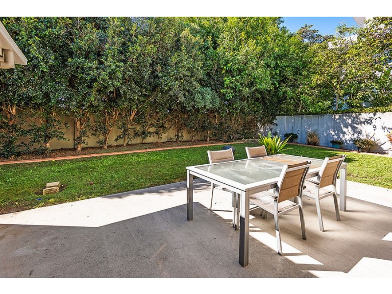 33 East Quay Drive, Biggera Waters QLD 4216